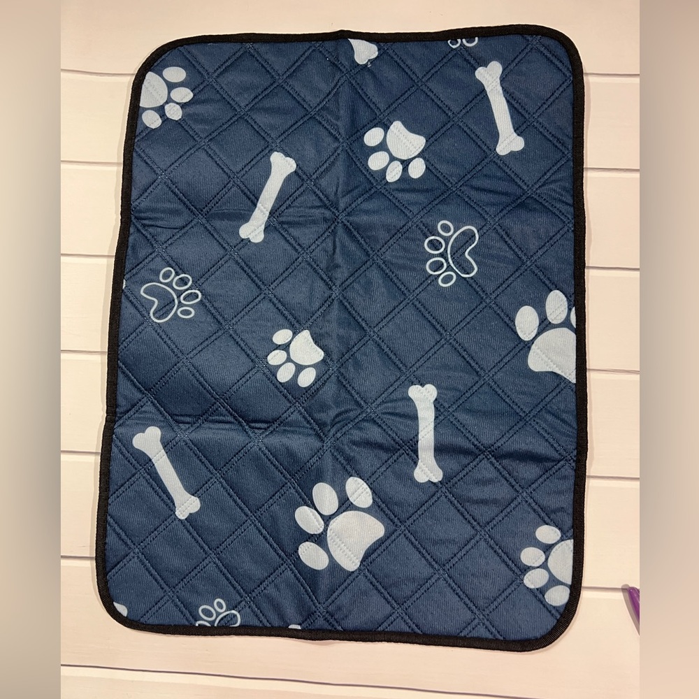 Medium reusable Pet waterproof pad approx 23.5x18”washable great for doorway
